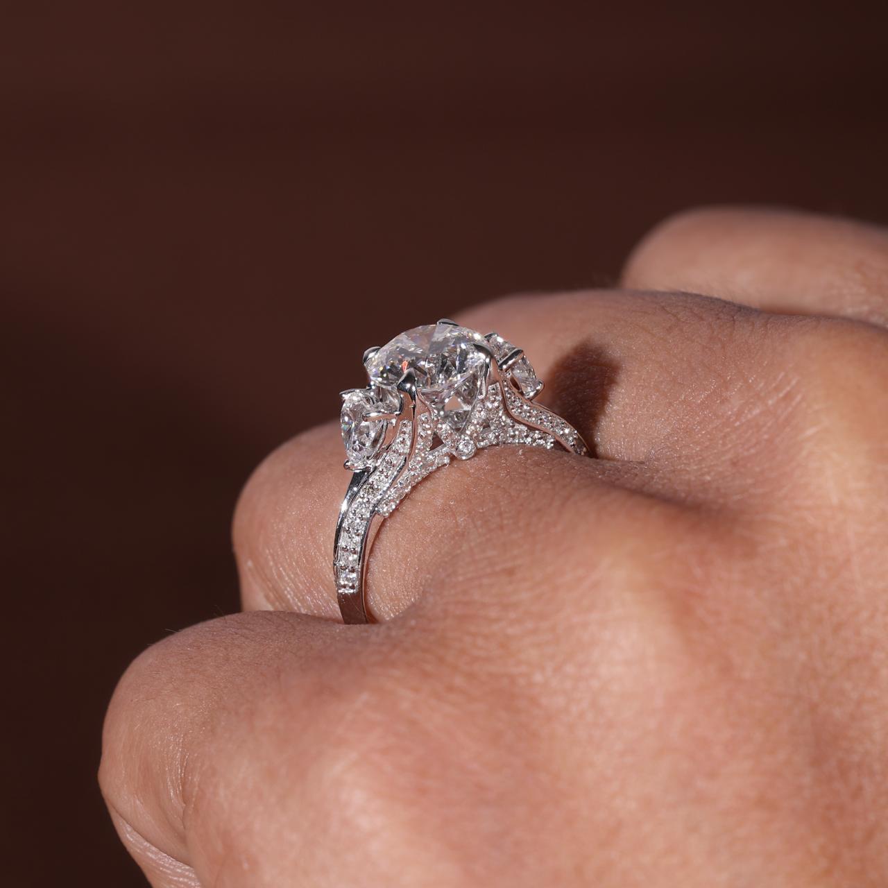 Round cut diamond Engagement Ring