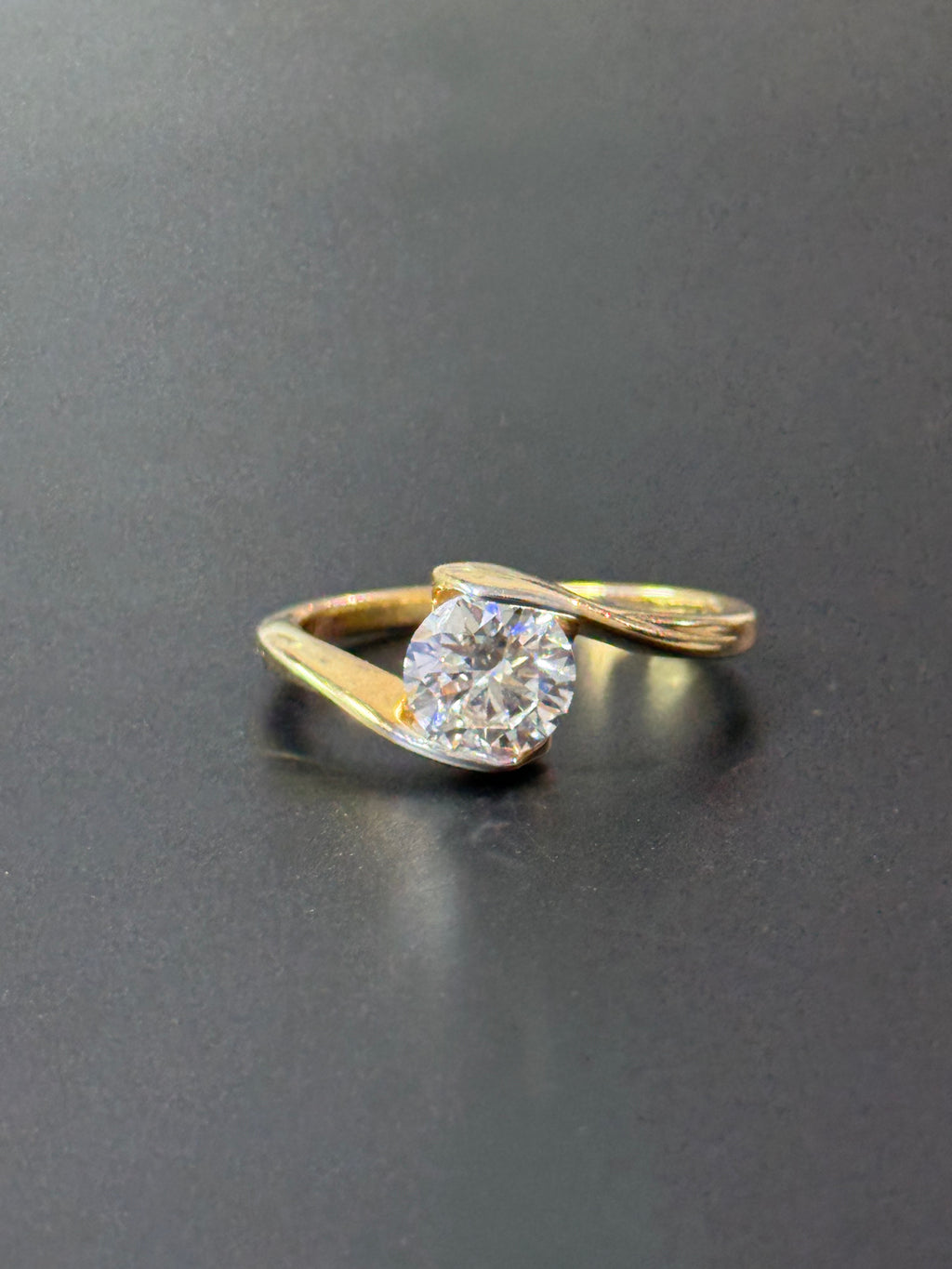 1ct Round unique shank ring