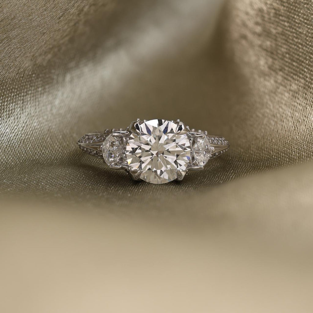 Round cut diamond Engagement Ring