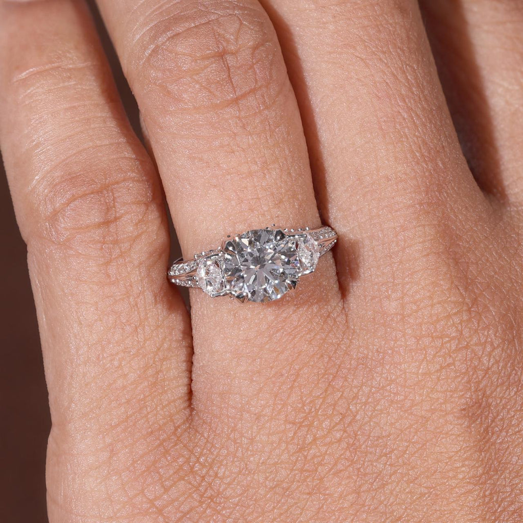 Round cut diamond Engagement Ring