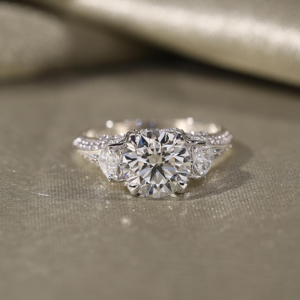 Round cut diamond Engagement Ring