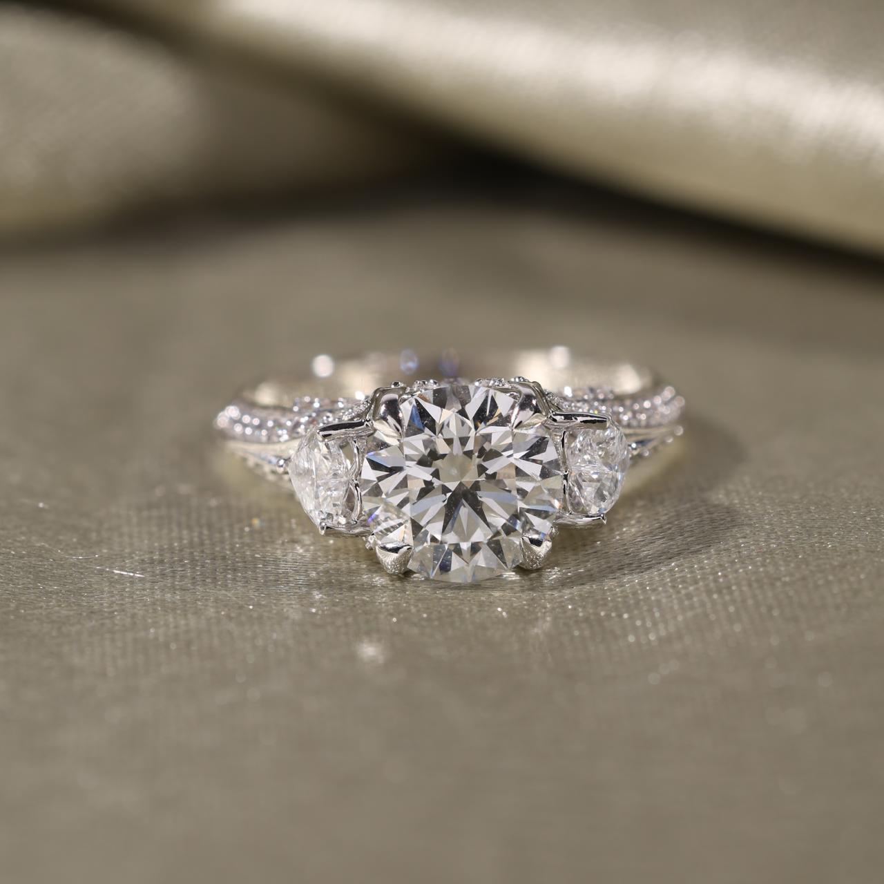 Round cut diamond Engagement Ring