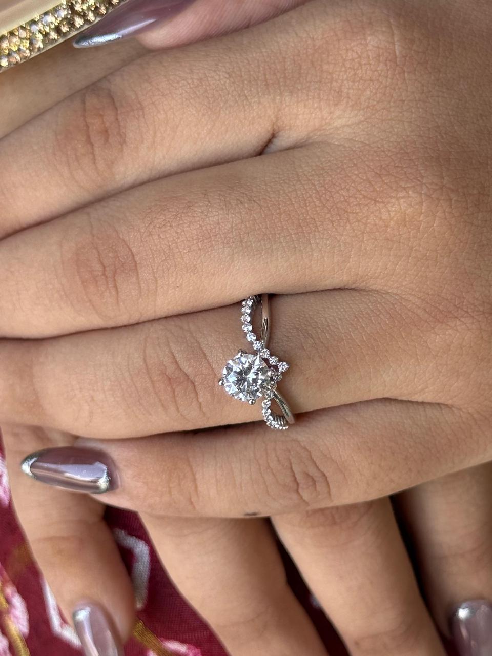 Solitaire Eternal Twist Ring