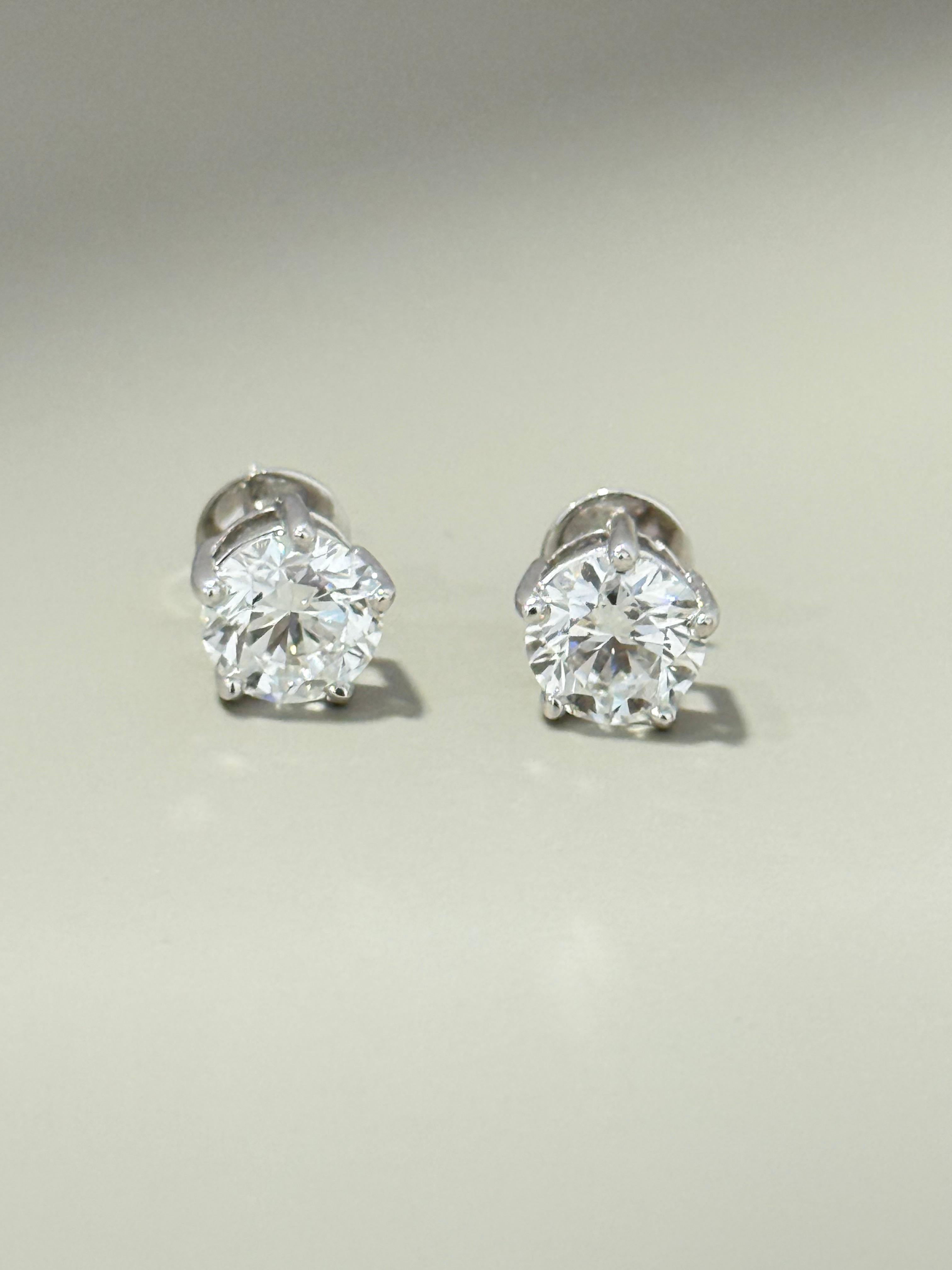 1.50ct 5 prongs studs