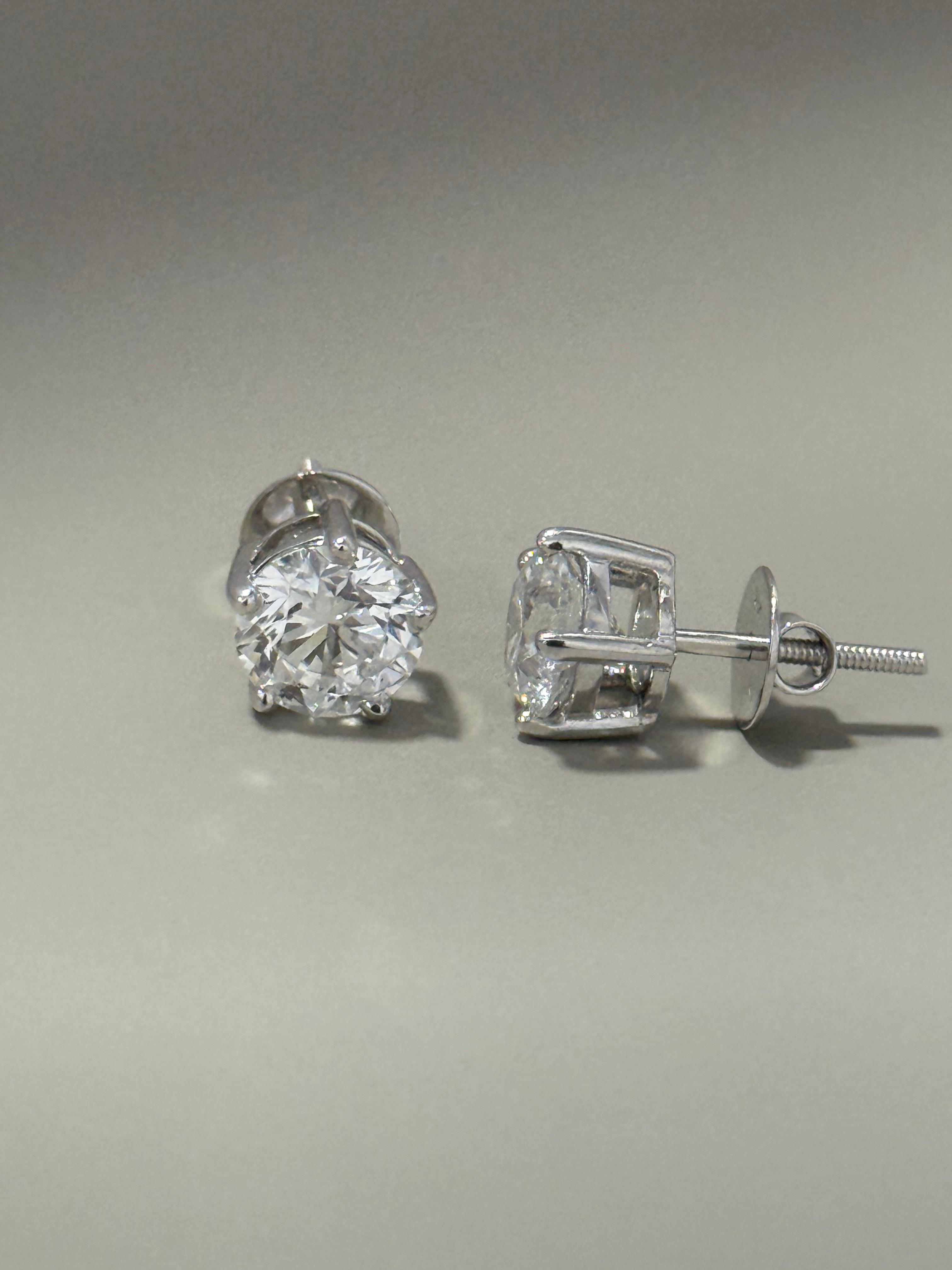 1.50ct 5 prongs studs