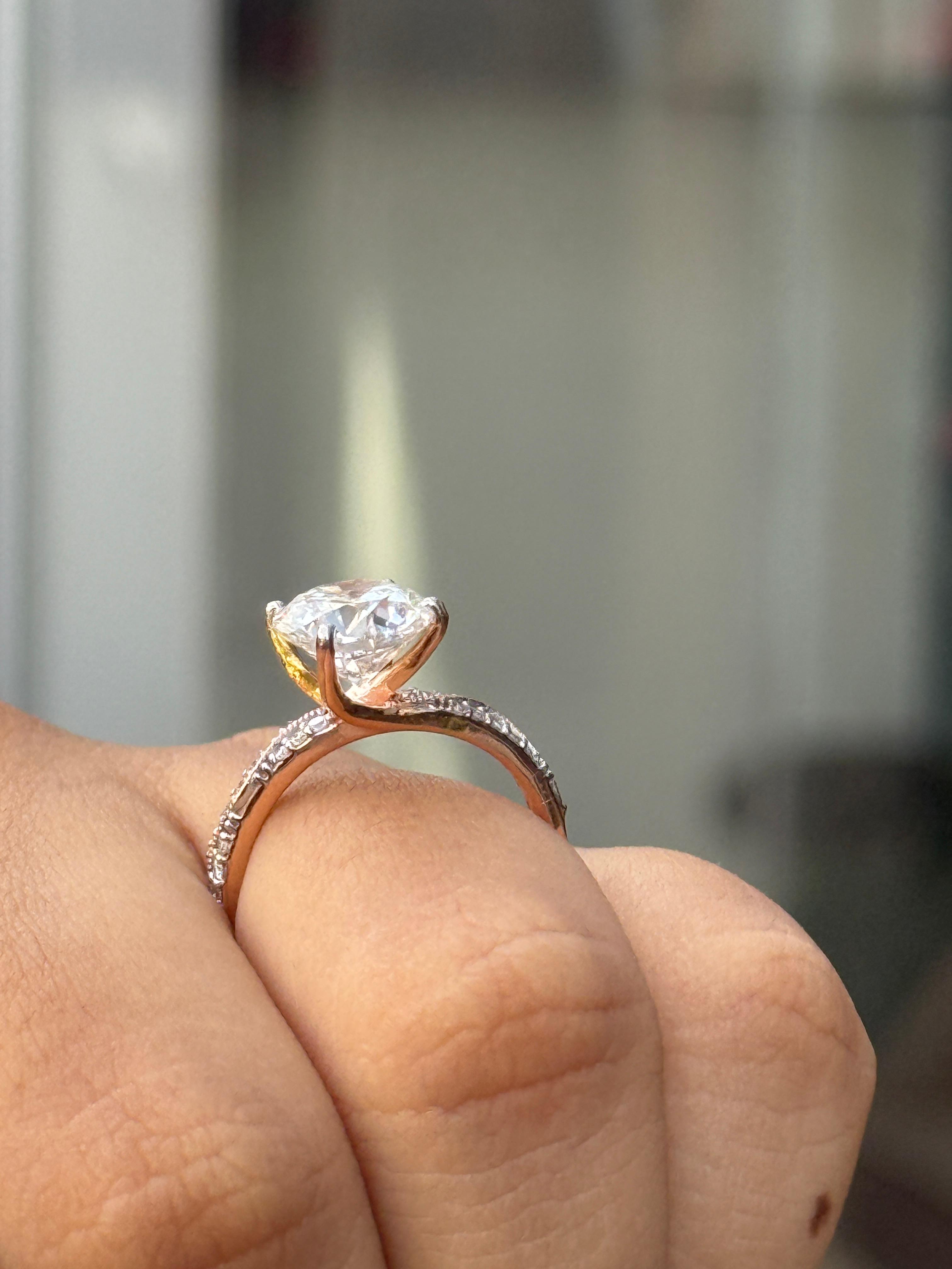 Round criss cross Ring