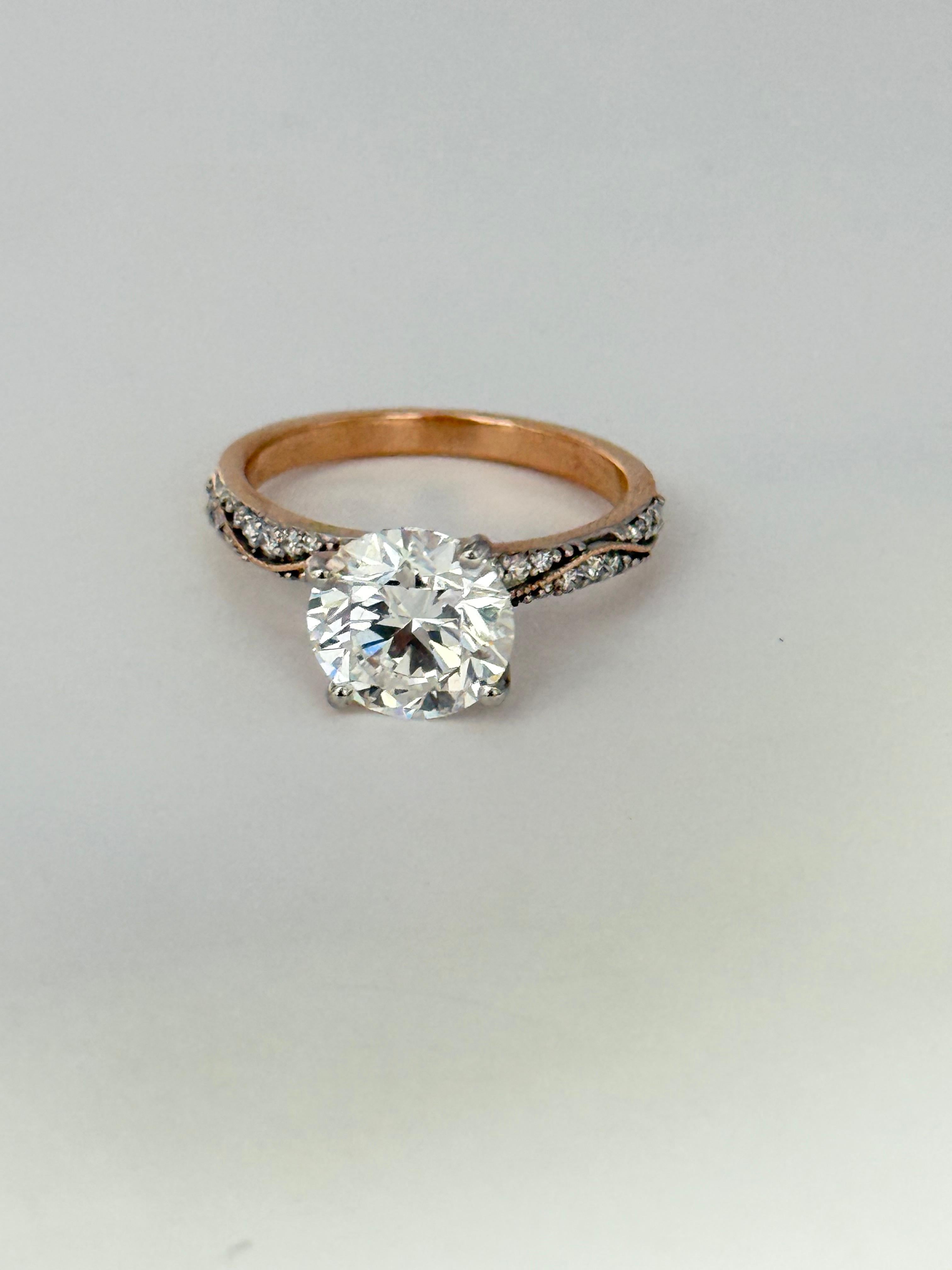 Round criss cross Ring