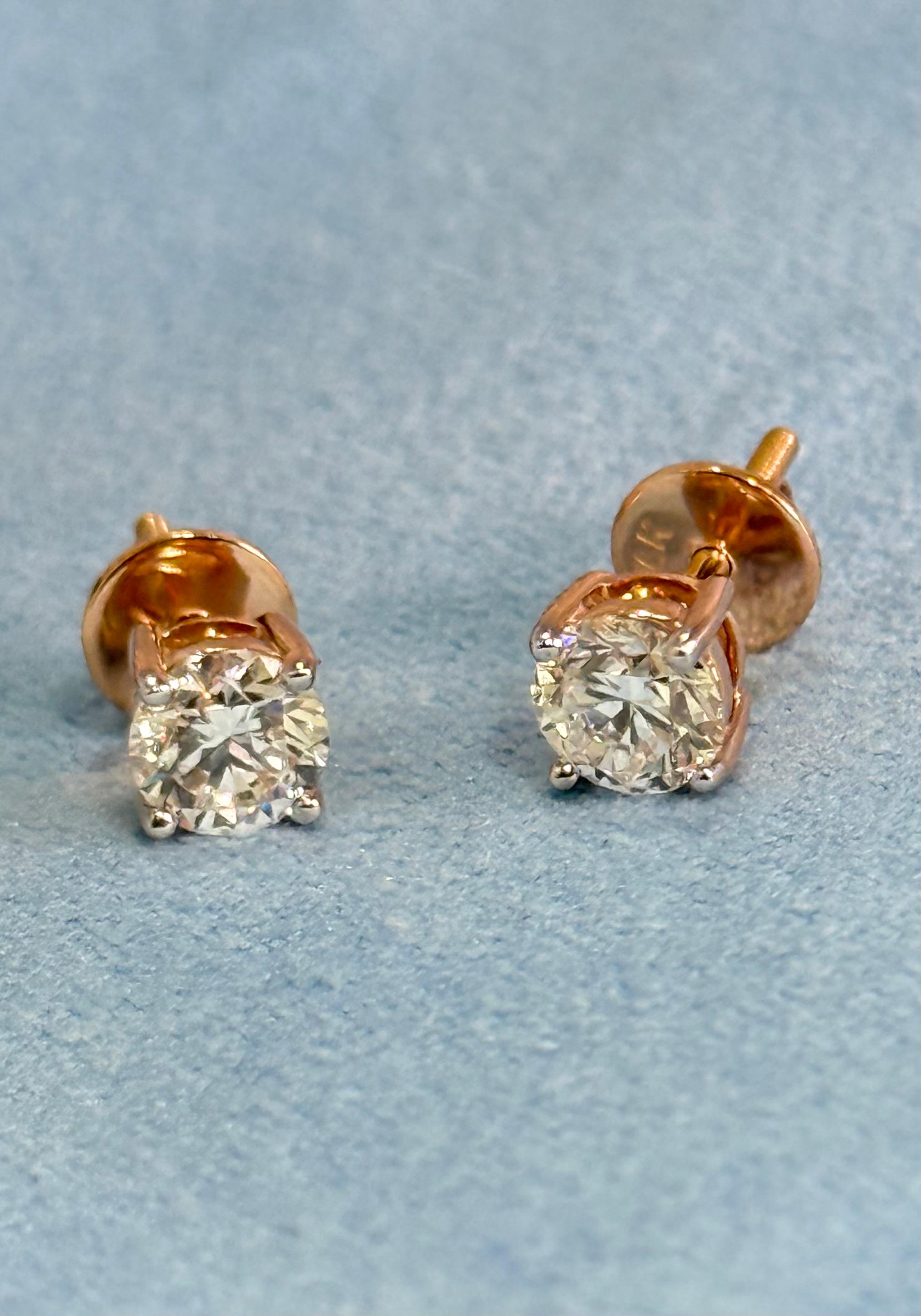 Diamond Stud in 4 Prong