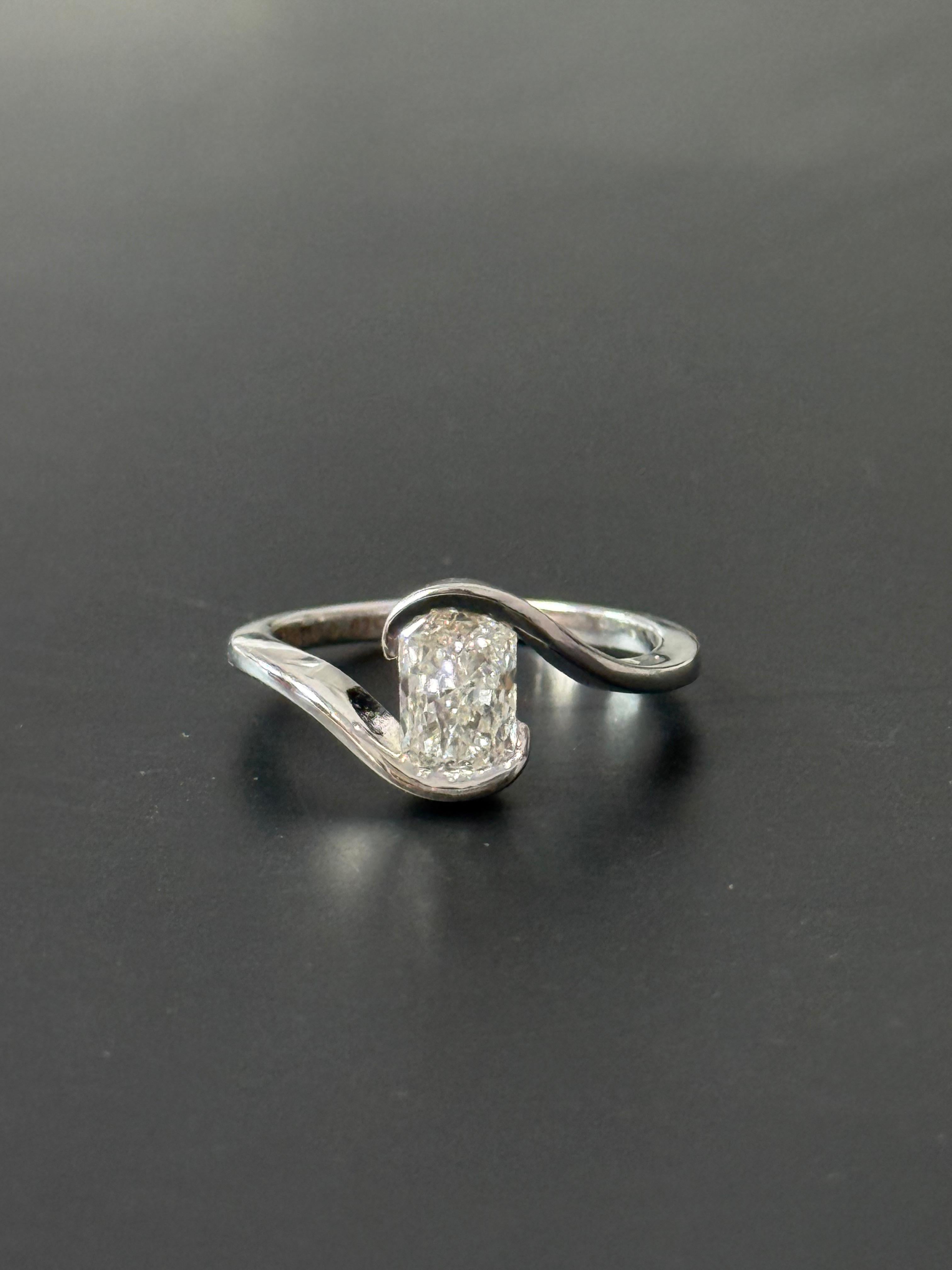 Radiant Twisted Shank Ring