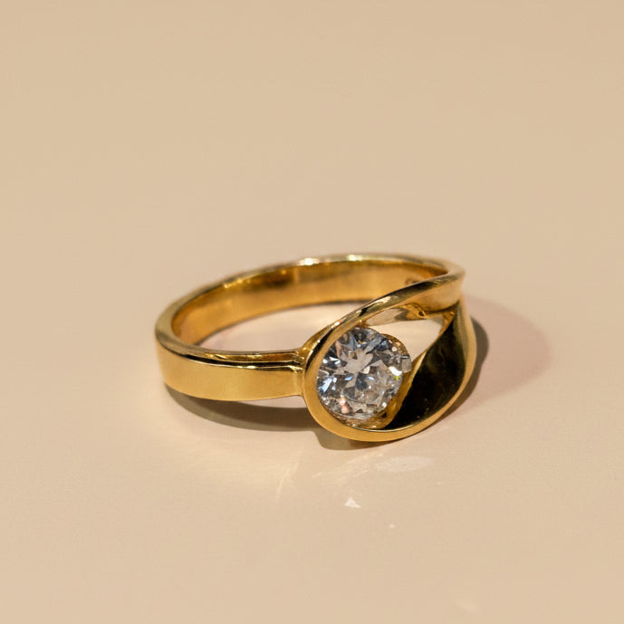 Diamond curve shank ring
