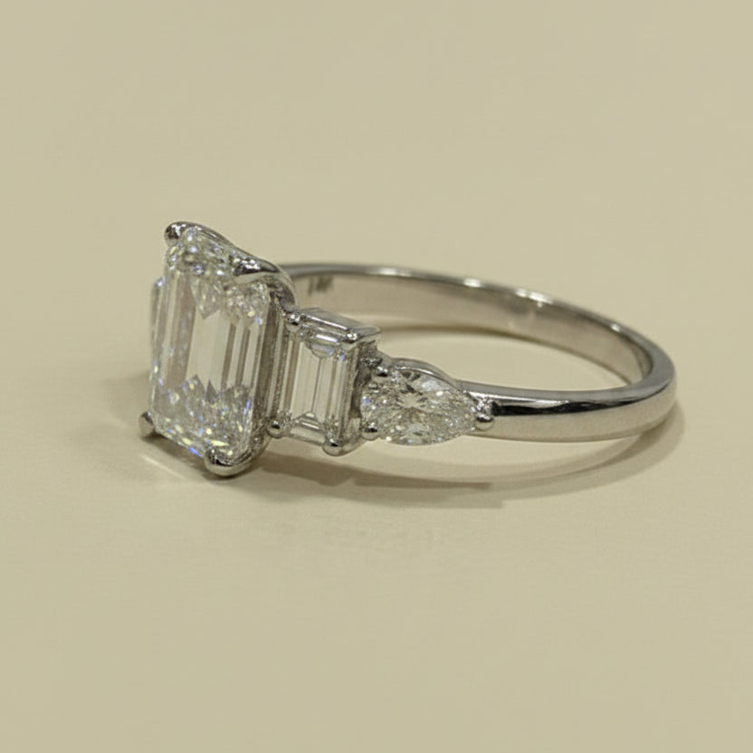 Emerald women ring
