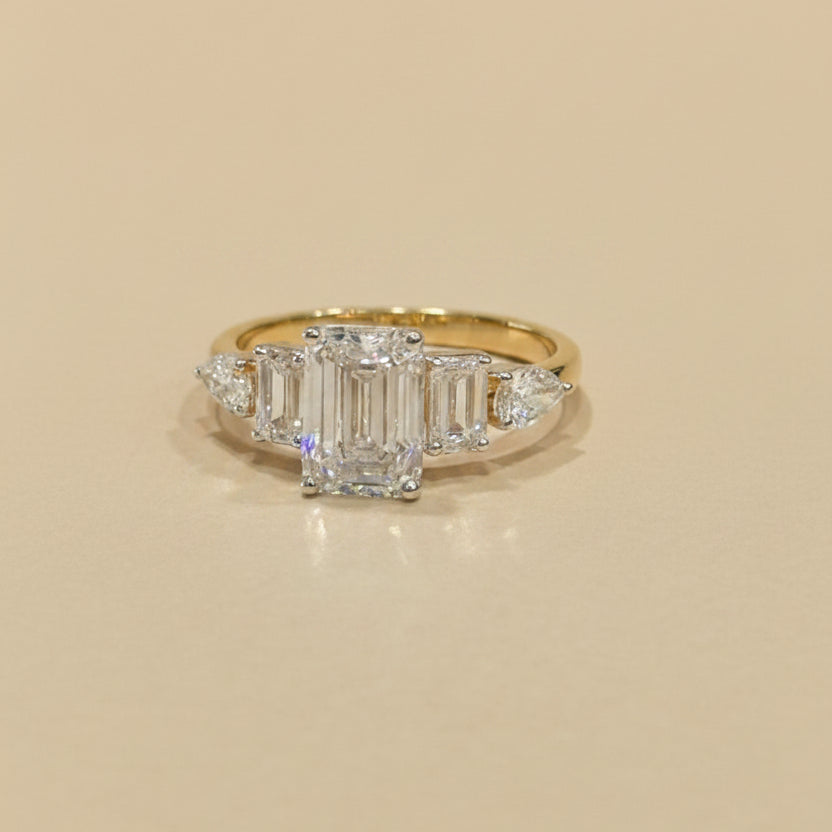 Emerald women ring