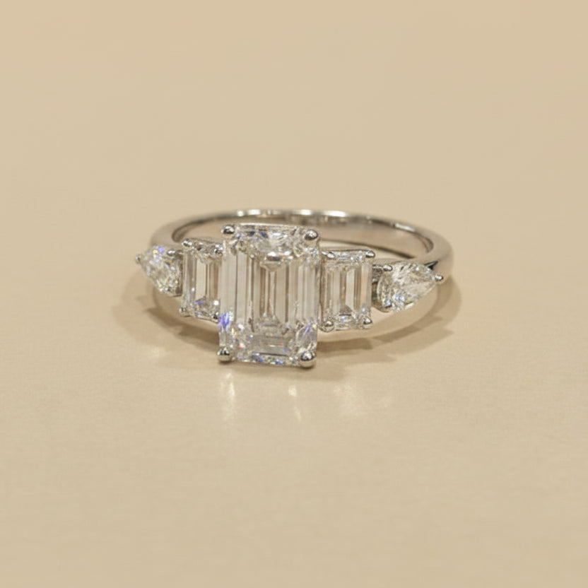 Emerald women ring