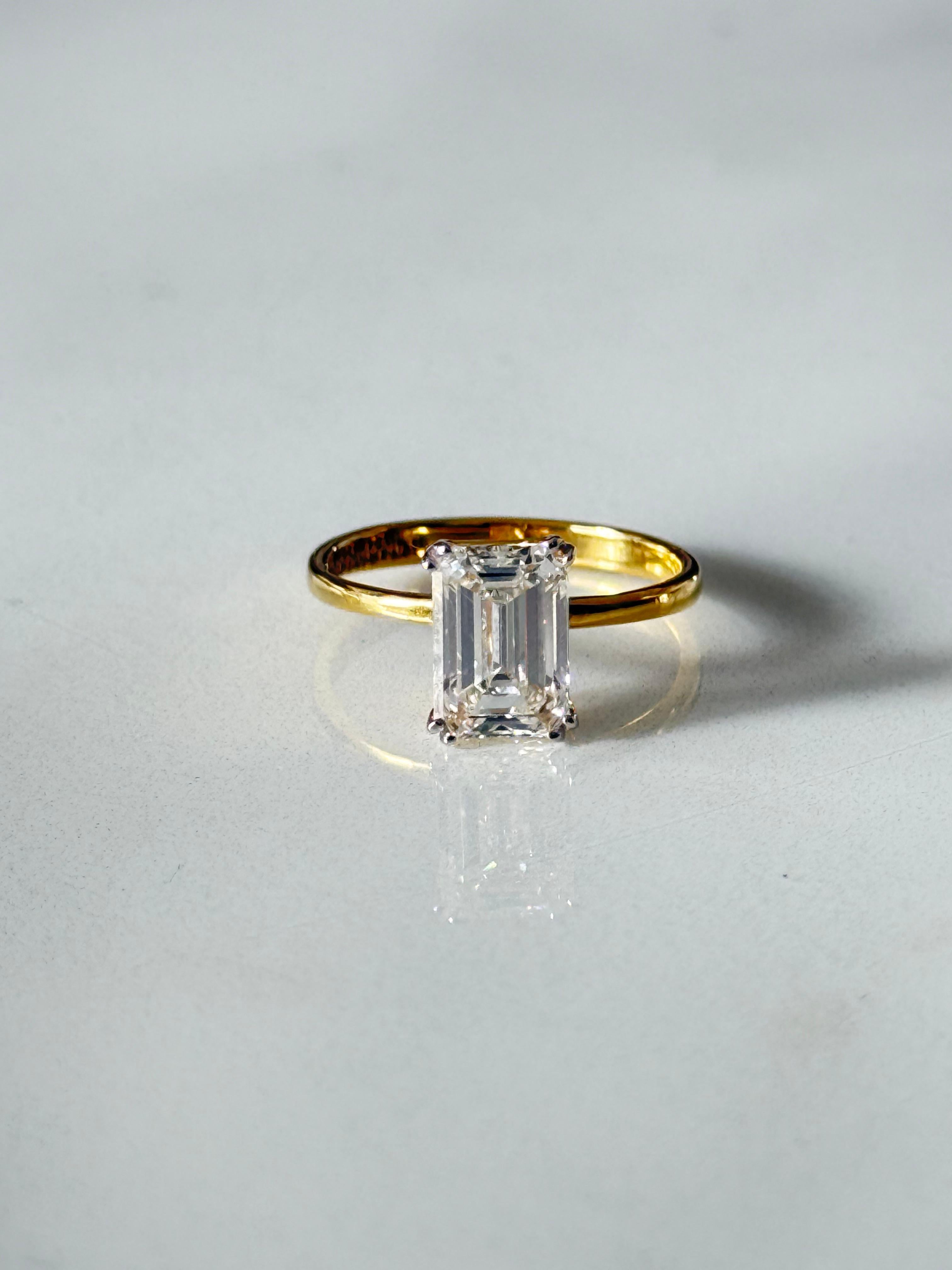 Emerald stackable ring with marquise band