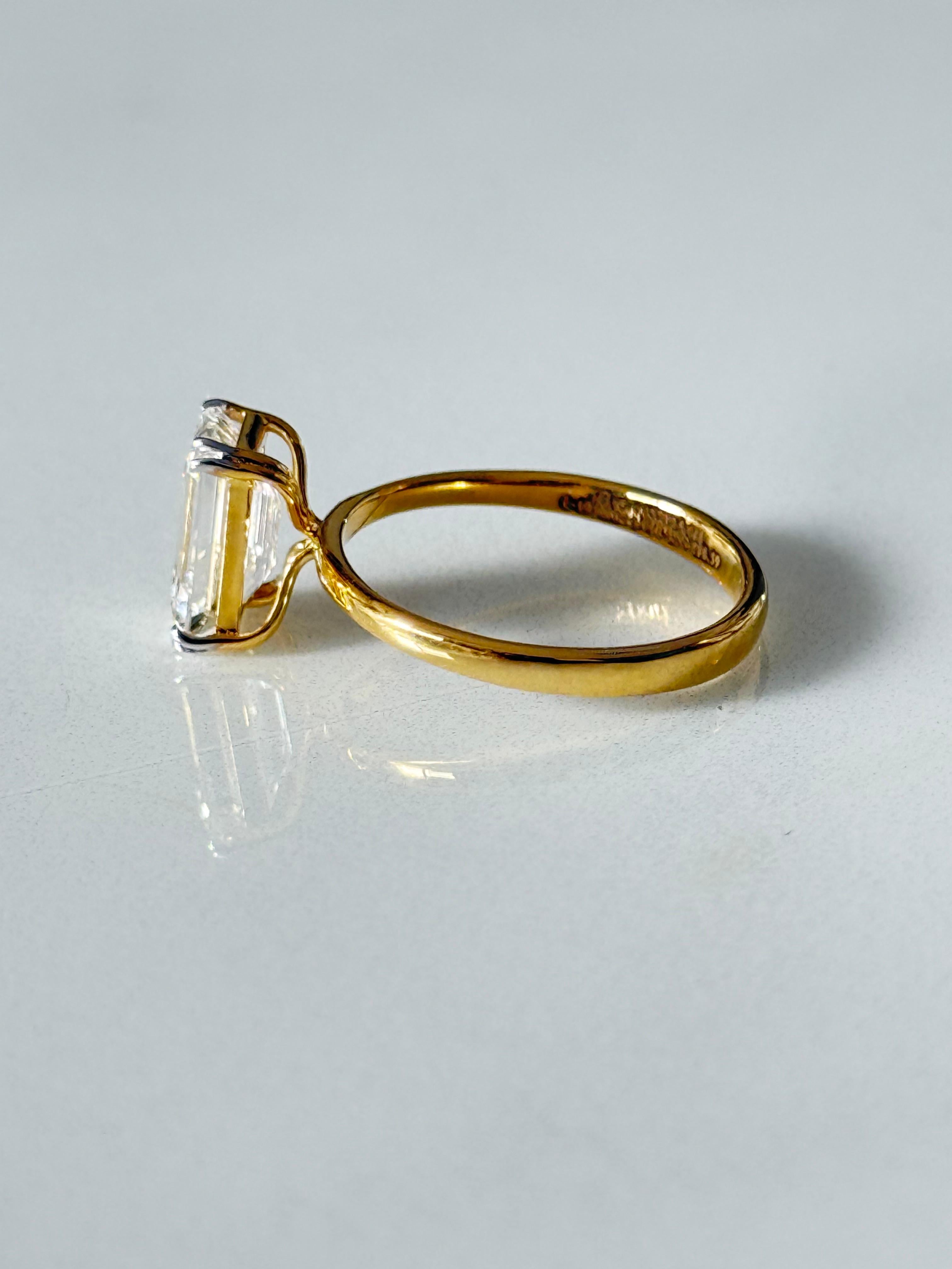 Emerald stackable ring with marquise band