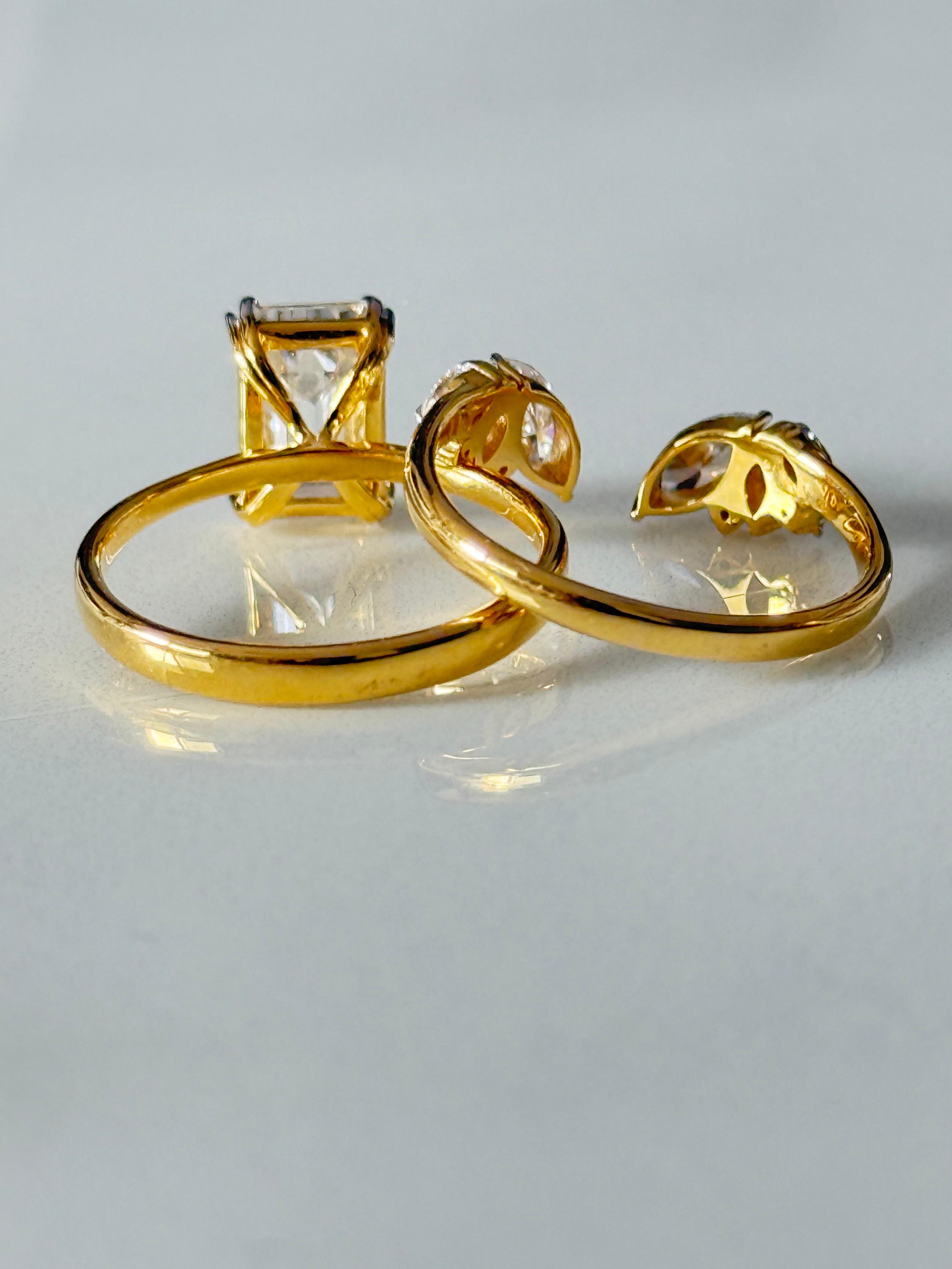 Emerald stackable ring with marquise band