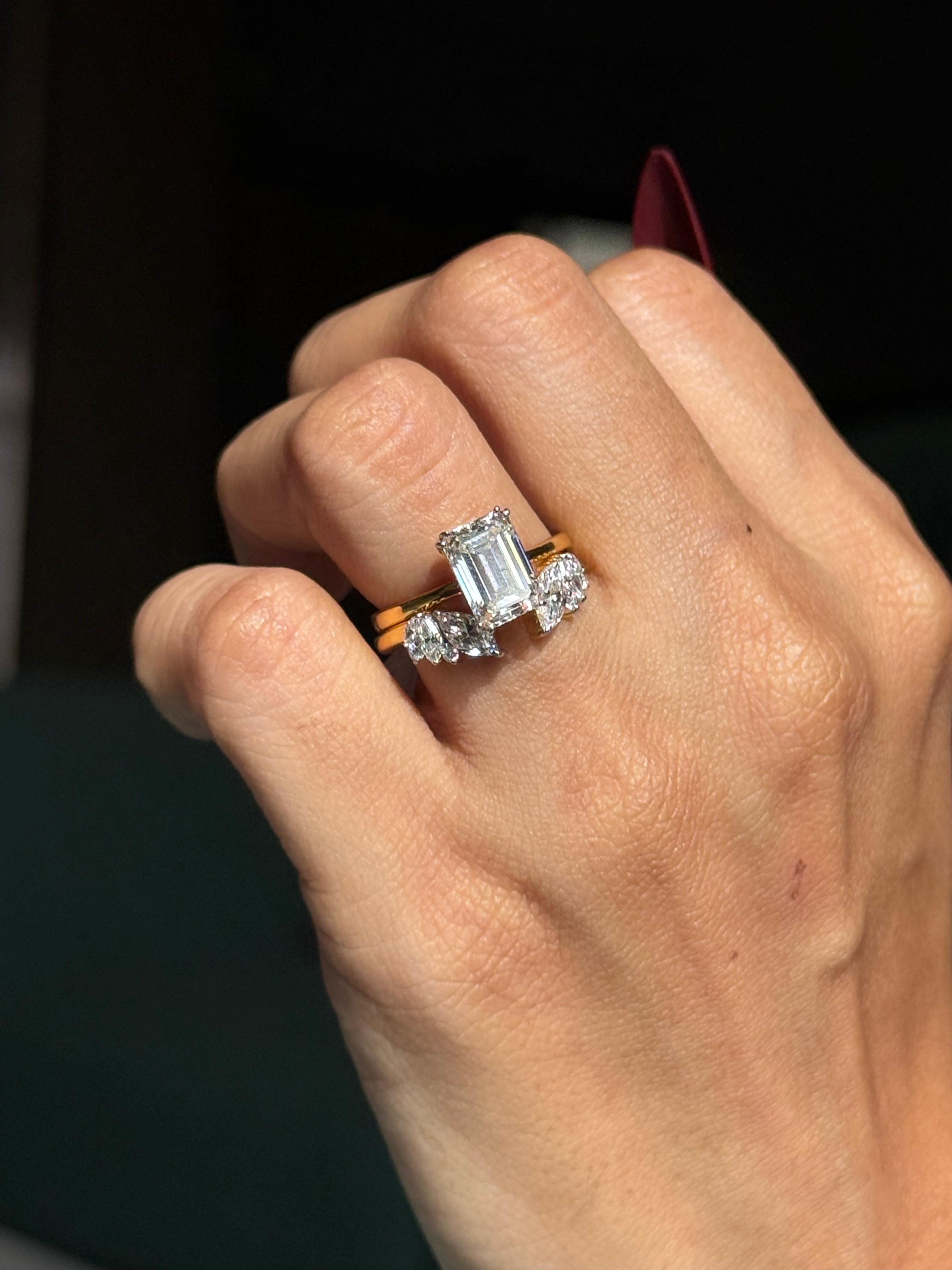 Emerald stackable ring with marquise band