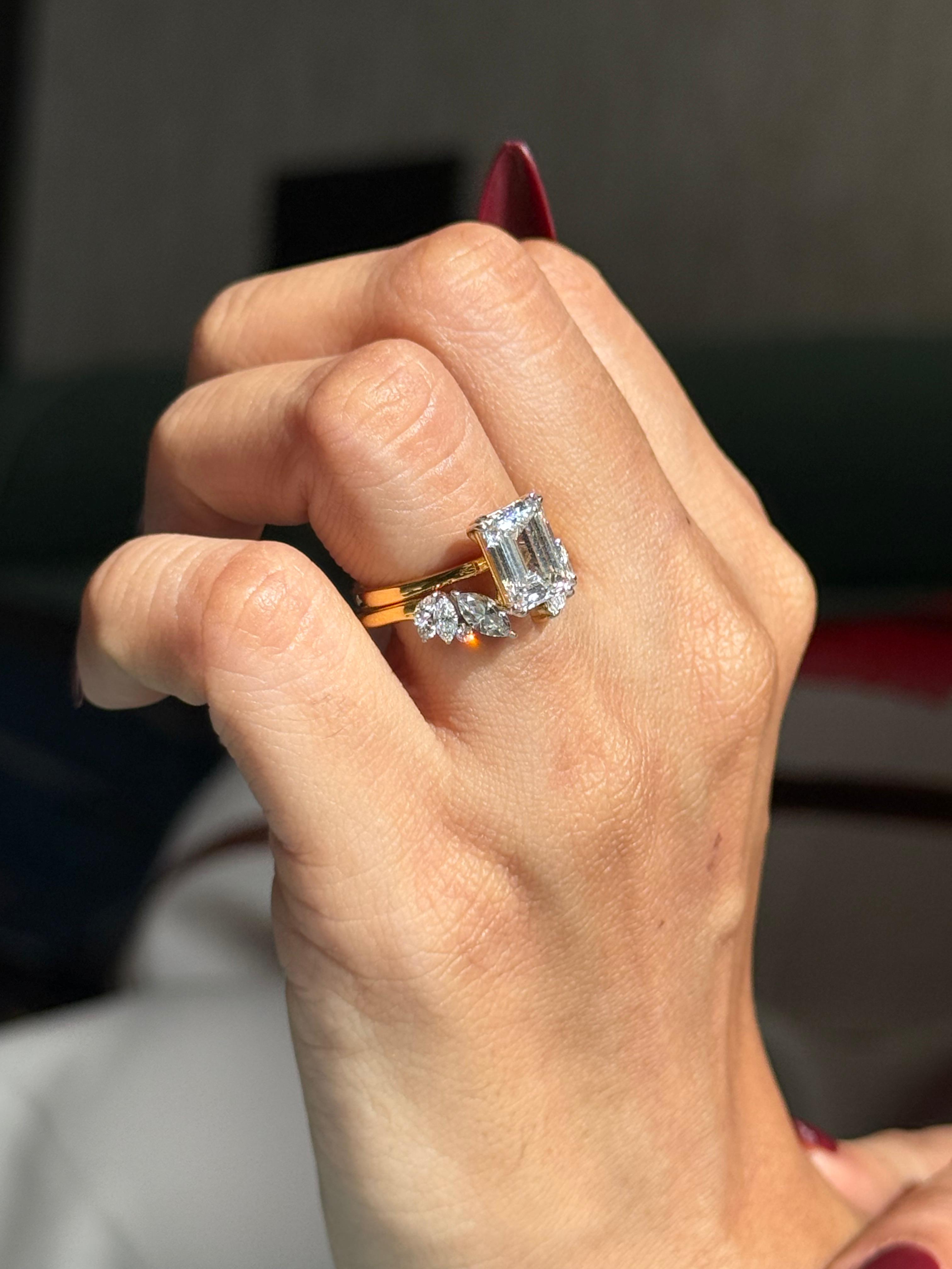Emerald stackable ring with marquise band
