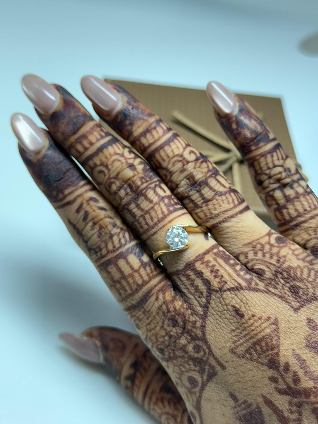 1ct Round unique shank ring