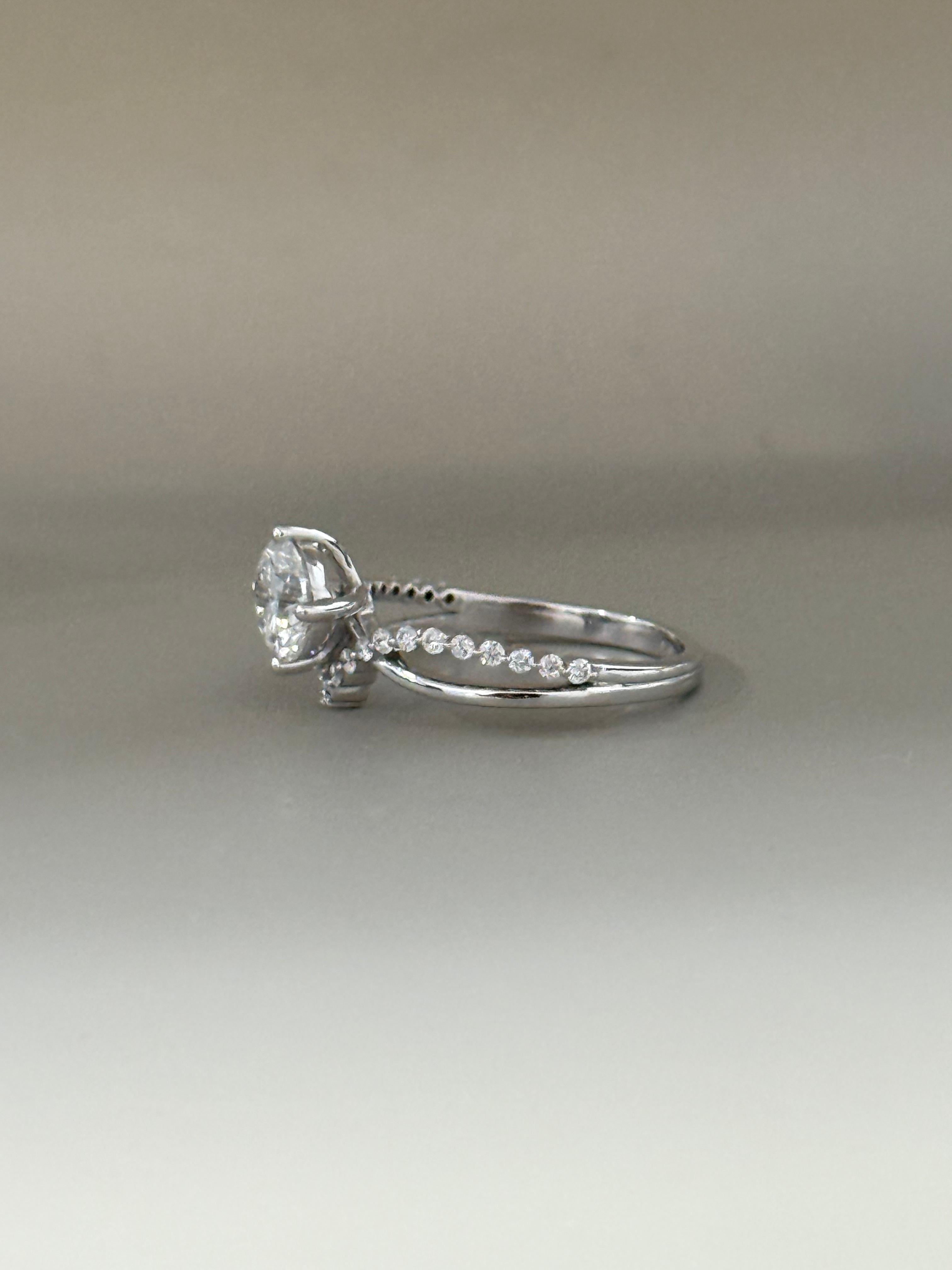 Solitaire Eternal Twist Ring