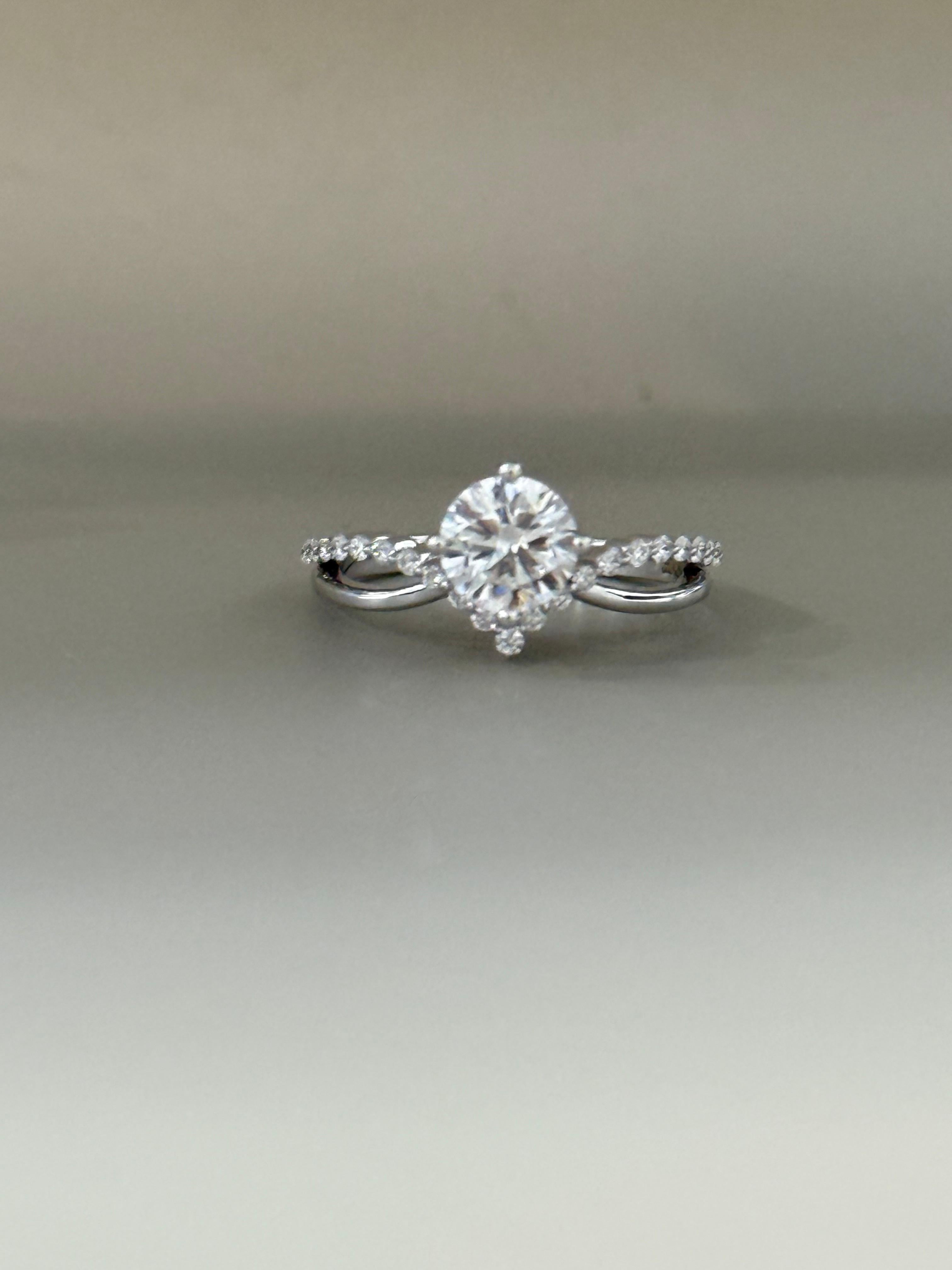 Solitaire Eternal Twist Ring