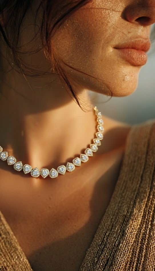 Heartline Glow Necklace With Halo studs