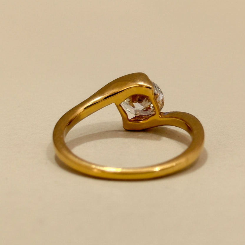 1ct Round unique shank ring