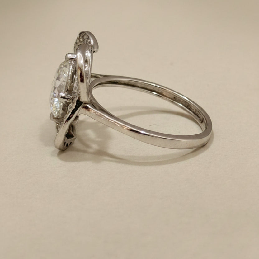 Flower Round Cut Diamond Ring